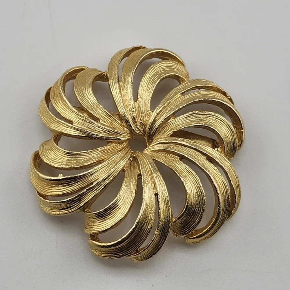 Vintage Gold Tone Swirl Brooch